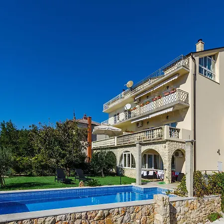 公寓 Lichtdurchflutete Penthousewohnung Nur 300 Meter Zum Mit Meerblick, Pool, Grill 诺维·维诺多尔斯基