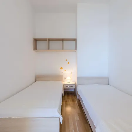 Lichtdurchflutete Penthousewohnung Nur 300 Meter Zum Mit Meerblick, Pool, Grill * Novi Vinodolski