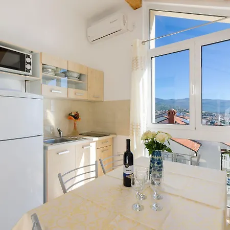 Apartament Lichtdurchflutete Penthousewohnung Nur 300 Meter Zum Mit Meerblick, Pool, Grill