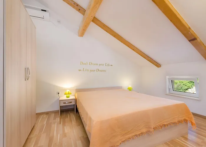 Apartment Lichtdurchflutete Penthousewohnung Nur 300 Meter Zum Mit Meerblick, Pool, Grill