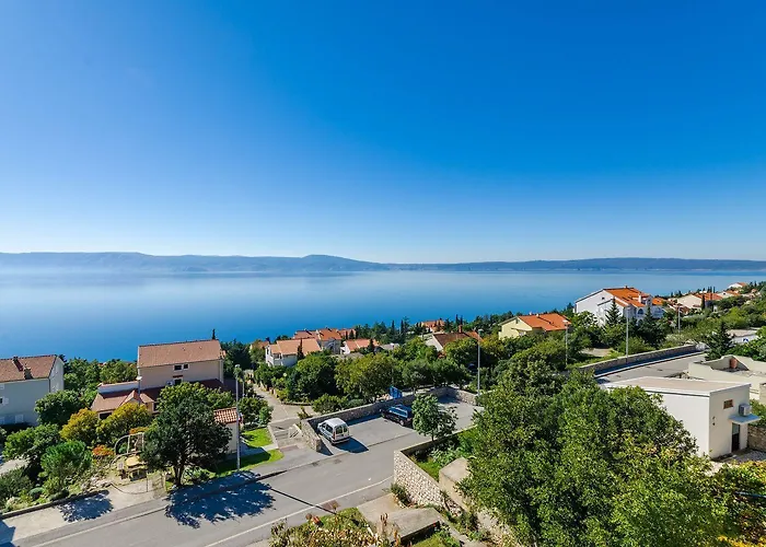 Apartment Lichtdurchflutete Penthousewohnung Nur 300 Meter Zum Mit Meerblick, Pool, Grill Novi Vinodolski